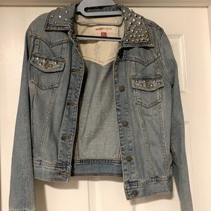 Jean jacket with studs